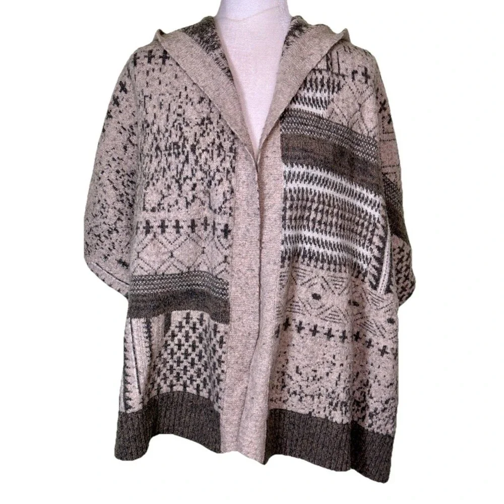 Abercrombie Women’s Hooded Knit Poncho Cardigan Geometric Southwestern Size M/L‎